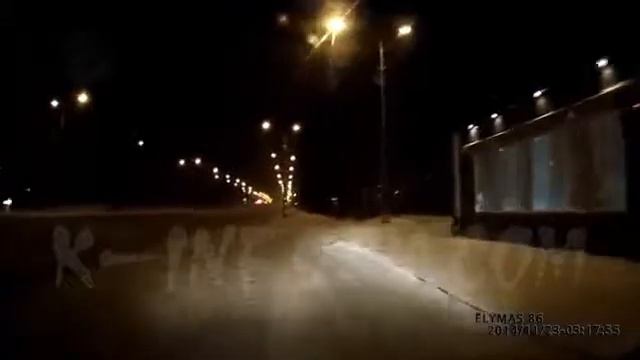 Пьяный водитель разбил свой "Mitsubishi" в Сургуте смотреть онлайн