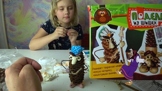 Ксюша делает бабу-ягу из шишек...Делаем ПОДЕЛКИ ИЗ ШИШЕК... смотреть онлайн
