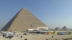 Пирамида Хеопса - крупнейшая из египетских пирамид.