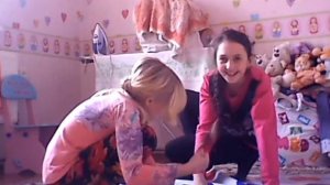 Играэм в Твистер.Play Twister