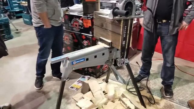 Электропила с наклоняемой базой SkillSaw.