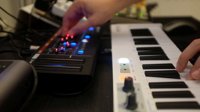 Stranger Things theme cover | Roland JU-06 + Vermona Mono Lancet смотреть онлайн