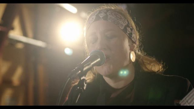 Roods and Reeds - Home By Beárna (traditional - live) смотреть онлайн