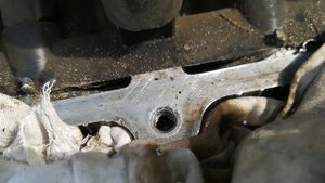 Hyundai Accent восстановление резьбы крепления распредвала и крышки клапанов