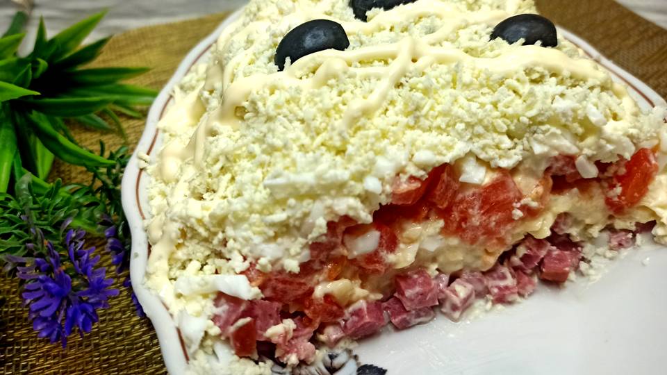 ?ВКУСНЫЙ ПРАЗДНИЧНЫЙ САЛАТ ИЗ ПРОСТЫХ ПРОДУКТОВ! Салат с колбасой и помидорами