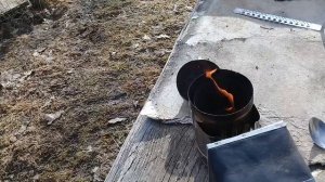 Как на мерве работает пчеловодный дымарь.