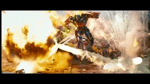 ТРАНСФОРМЕРЫ 3: ТЕМНАЯ СТОРОНА ЛУНЫ: ШИКАРНИЙ МОМЕНТ ИЗ ФИЛЬМА ;)