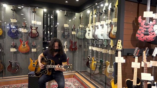 【福岡】Bottom's Up Guitarsでオリジナル度の高い高級Vintage Guitarを弾いてみた🎸 Gibson 1952年製 ES-5 Switch Master смотреть онлайн