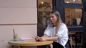 Не айтишники: эмигранты в Сербии / Кафе Le Bol / Алина Базулина ?