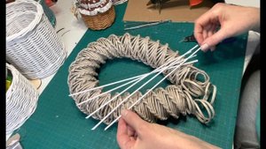 В рамках марафона /рождественский венок/ бумажная лоза /Handarbeit/Weihnachtskranz