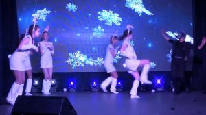 танец  * Новогодние зайцы *