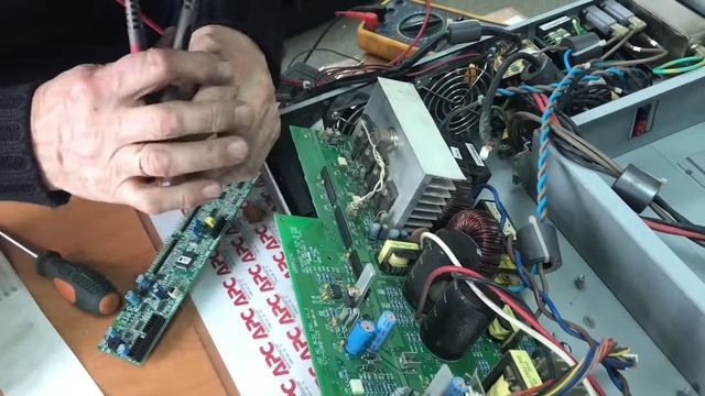 Ремонт Powercom 3000. Промазали с бюджетом... смотреть онлайн