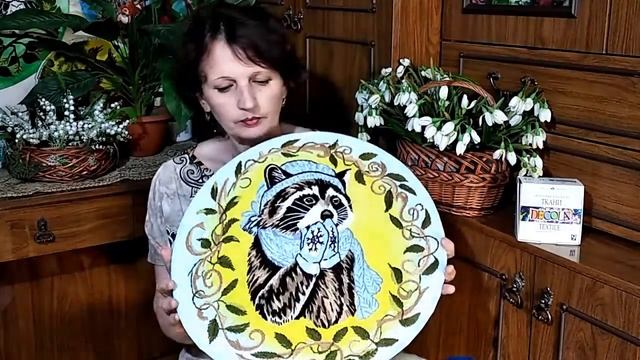 Готовая ручная вышивка гладью - Енотик в варежках. Рукоделие своими руками. Hand Embroidery
