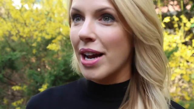 Sarah Jio Interview - Part 1 смотреть онлайн