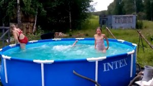 Трюки в бассейне!!!!!