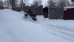 Покатушка на квадроцикле сф мото 600eps по глубоким сугробам.Прицепили ватрушку к квадрику.