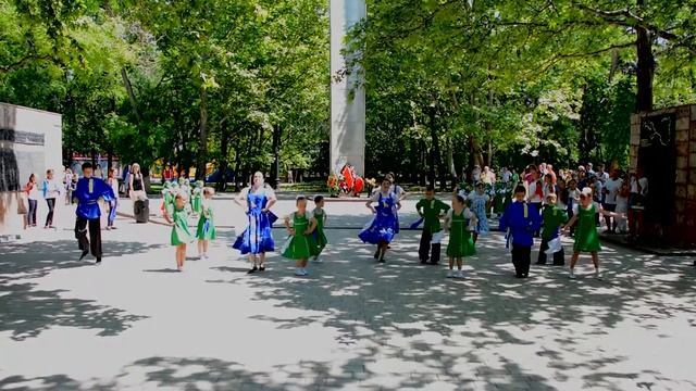 Феодосия – флешмоб Русь танцевальная 2021 смотреть онлайн