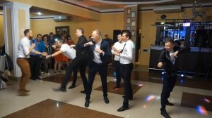 Прикольный конкурс на свадьбе парни вместо девушек свадьба ведение