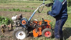 Выкапывание картофеля вибрационным КВМ 01 Целина