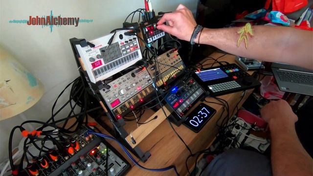 JohnAlchemy - Clock is Messed up! | Polyend Tracker | NTS-1 | Volca Rack | смотреть онлайн