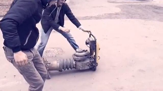 Как не надо использовать вибротрамбовку)