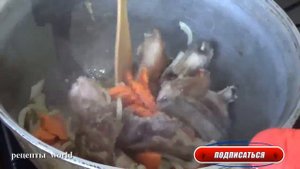 Как приготовить свиные ребрышки с луком и морковью в казане