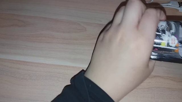 Распаковка шнура USB и наушников смотреть онлайн