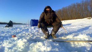 Зимняя рыбалка на реке Амур. Тунгуска. Пасаны к победе шли...