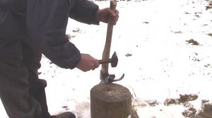 Насадка топора на топорище