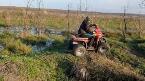 Оффроад на квадриках. Макс проходит по болотам