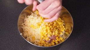 Куриные рубленые котлеты с сыром и кукурузой