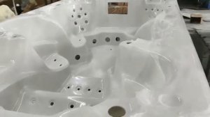 Акриловая чаша спа бассейна на фабрике Joy Spa перед оснащением форсунками. Видео от Бассейны-спа.р