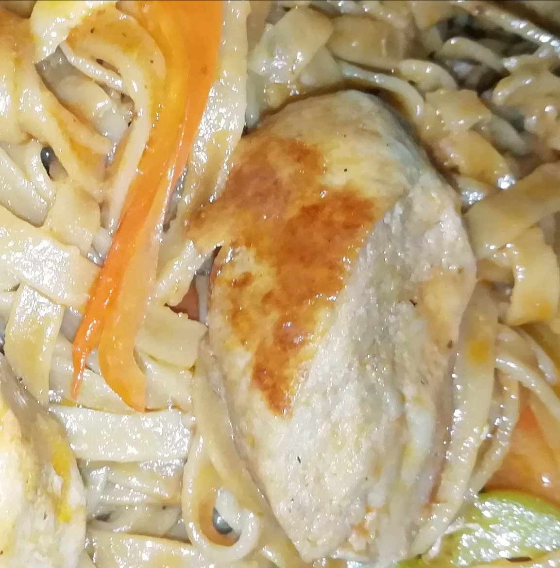 Гречневая лапша с купатами.