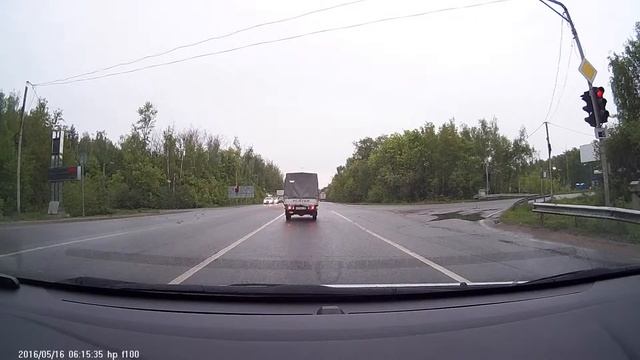 Опытный водитель.