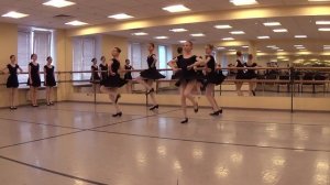 30 мая 2023 года в 15:00 вебинар «Основные движения народного танца. Упражнения на середине зала»