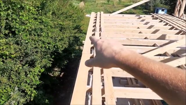 Коробка дома дни 66-70. Простая двухскатная крыша. Часть 1. Балки перекрытия коньковый прогон. смотреть онлайн