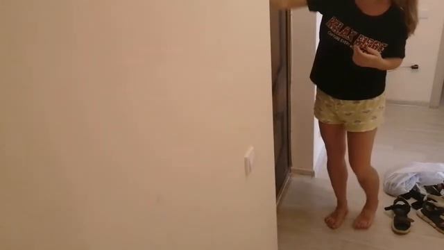 Уборка в прихожей /еда /кварт плата/пилинг для ног смотреть онлайн