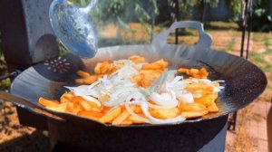 Куриные крылышки и картошка на садже