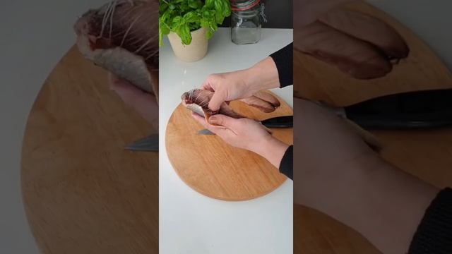 КАК БЫСТРО разделать СЕЛЁДКУ от КОСТЕЙ? Как разделать СЕЛЁДКУ?