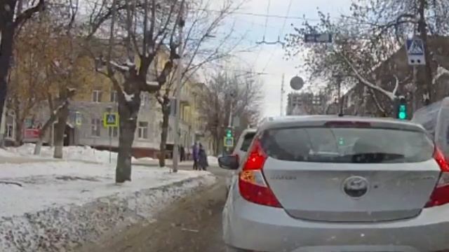 Помогайте пожилым смотреть онлайн