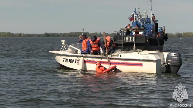 Масштабные учения по спасению рыбаков на Волге