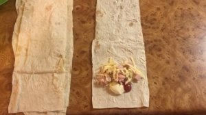 Готовим конвертики из лаваша с колбасой и сыром