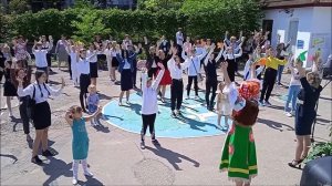 Флешмоб ГБОУДО "ЦЭНТУМ" под песню "Юные экологи России"