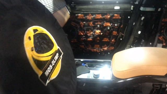 Range Rover Long шумоизоляция. В большой и просторный внедорожник добавили акустического комфорта