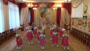 Игротанец "Ладушки" младшая группа