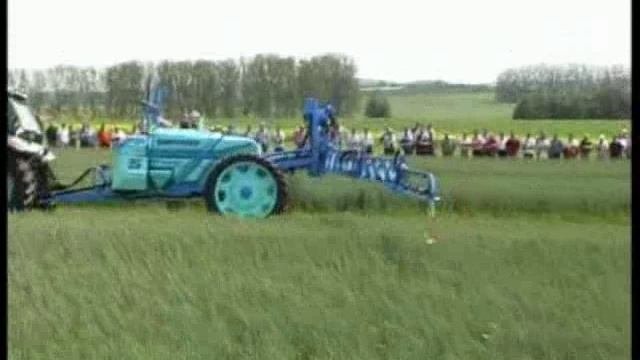 Прицепной опрыскиватель Berthoud на полигоне