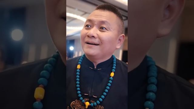 無名小夥現身萬國商會，1招幫女總裁奪回公司股權，女總裁一見傾心，跑遍全世界只為找到他，怎料發現他的隱藏身份是首富兒子！【全網最新大結局】#熱播短劇#逆襲#爽劇 смотреть онлайн