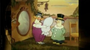 Забавный малыш! Щекотки боится, а кушает хорошо... Артист!!!