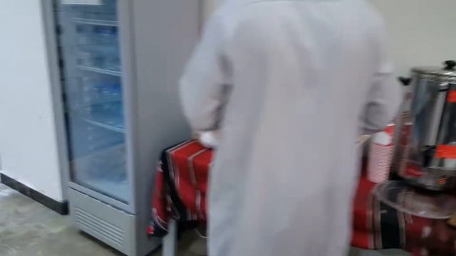 Поел в Мединской библиотеке бесплатно, потому что плохо знаю арабский смотреть онлайн