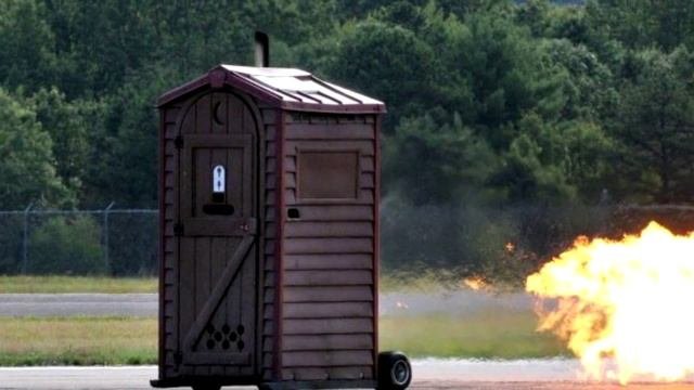 10 САМЫХ УПОРОТЫХ И НЕОБЫЧНЫХ ТУАЛЕТОВ
